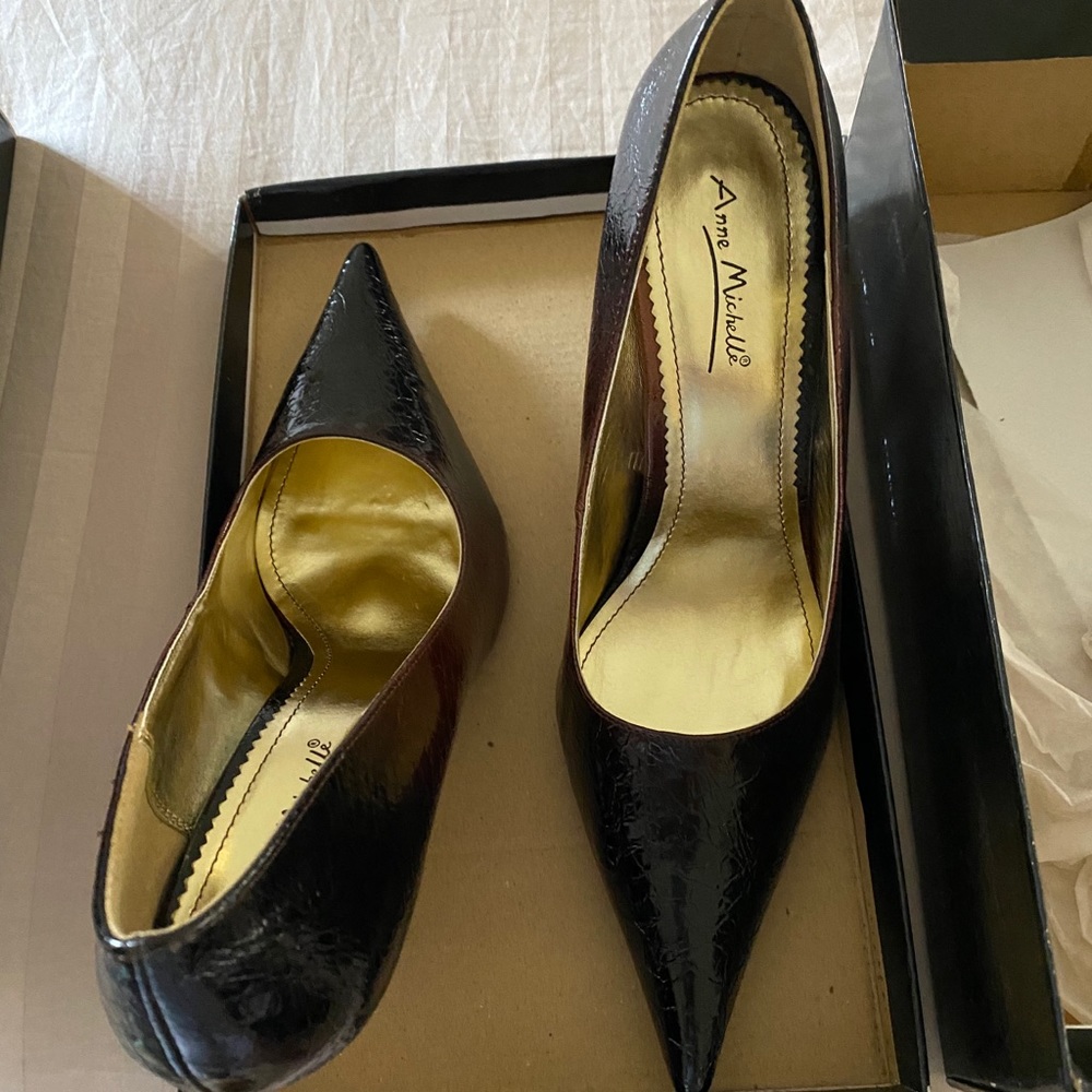 Shoes - Picture 2 of 3